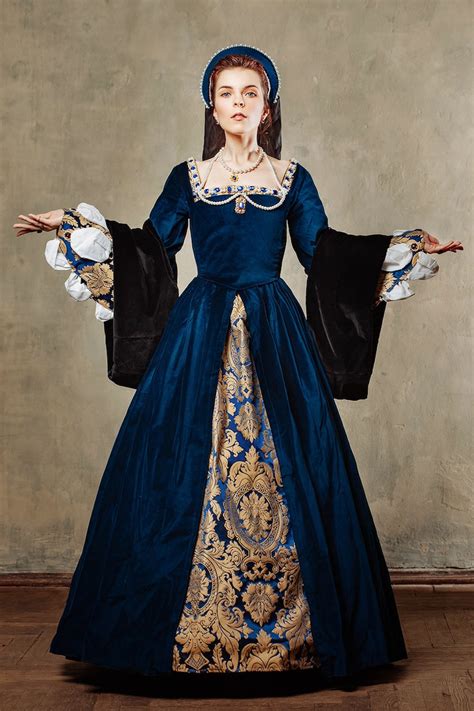 the typical tudor|16th century tudor dress.